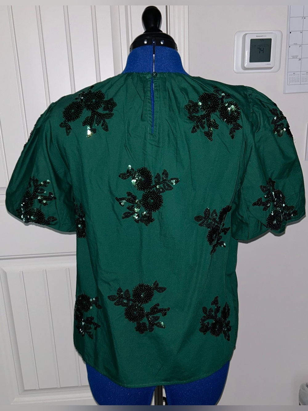 Crown & Ivy Women's Hunter Green Embellished Puff Sleeve Top - Picture 4 of 5